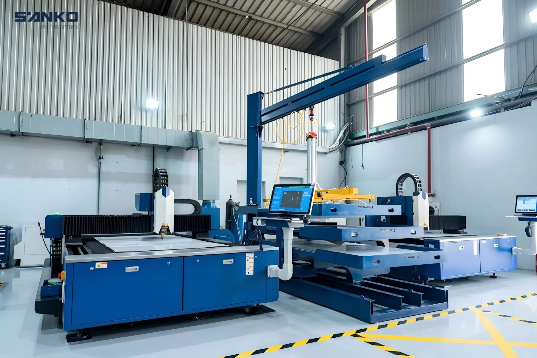có nên làm tủ bếp bằng inox không