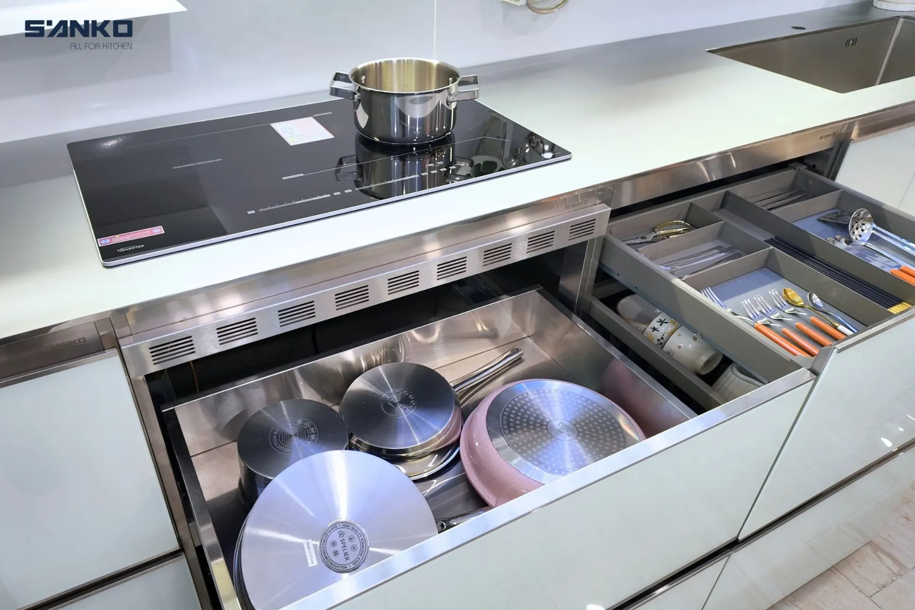 có nên làm tủ bếp inox