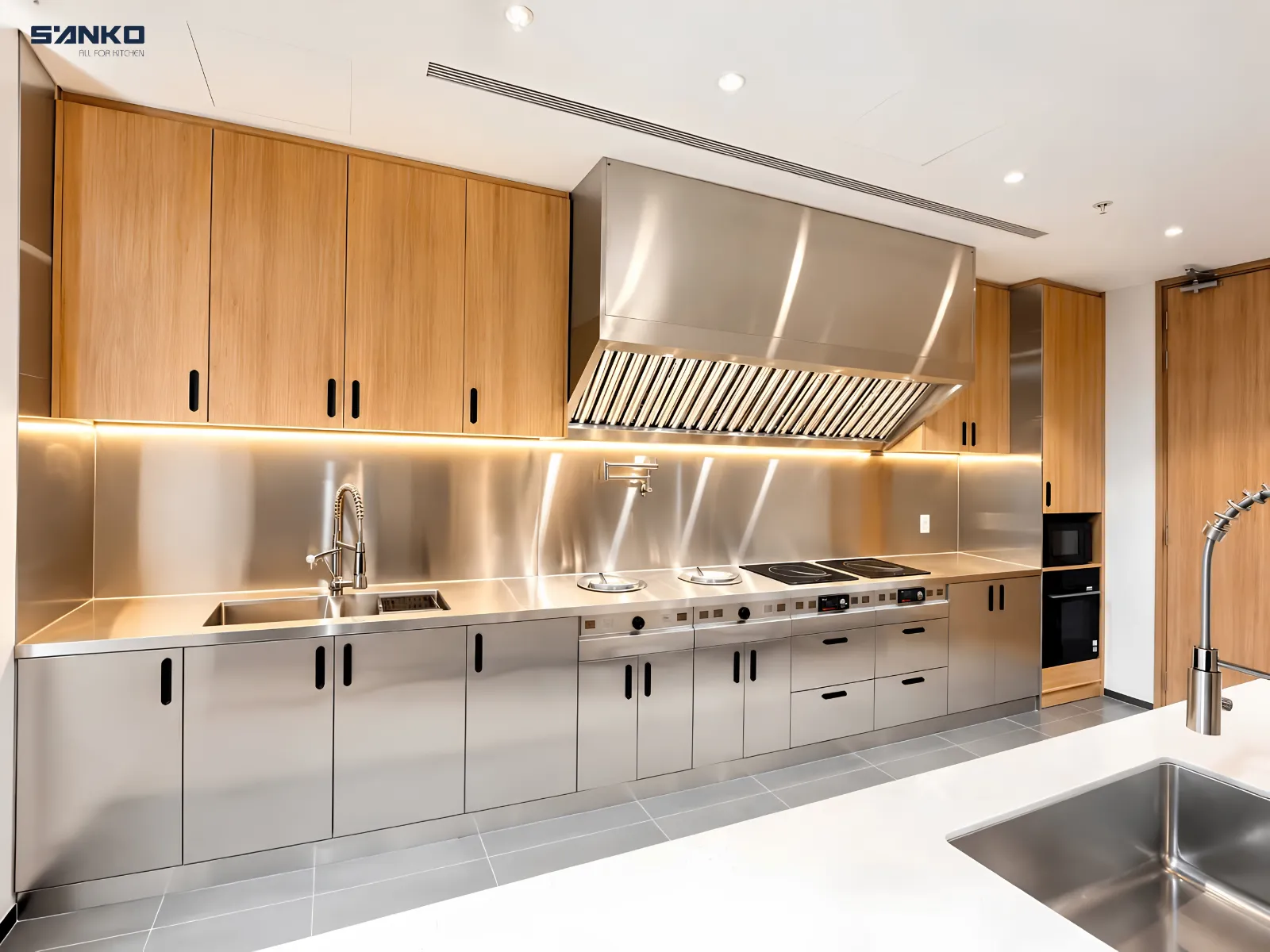 Công Trình Tủ Bếp Inox Cánh Inox Chữ I – Công ty TNHH HUYNCHI
