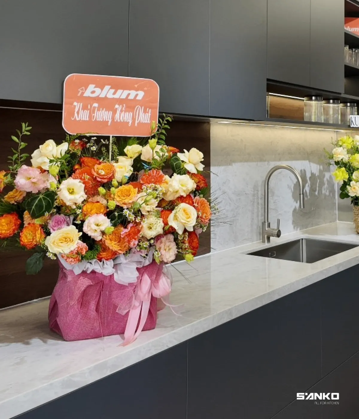đối tác Blum gửi hoa chúc mừng khai trương Sanko
