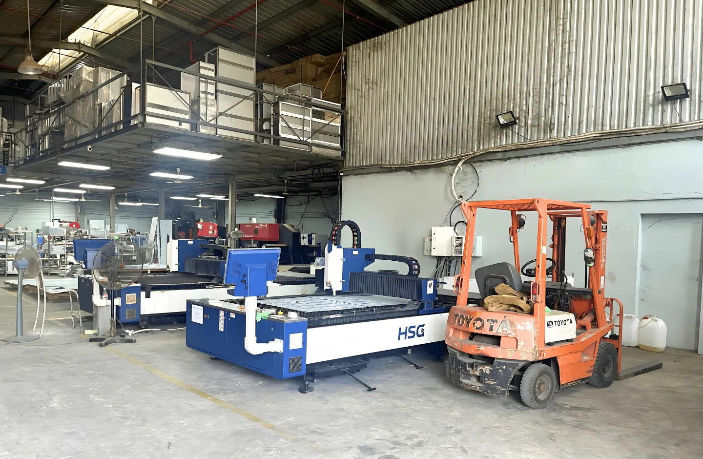 Nhà máy sản xuất thi công tủ bếp inox
