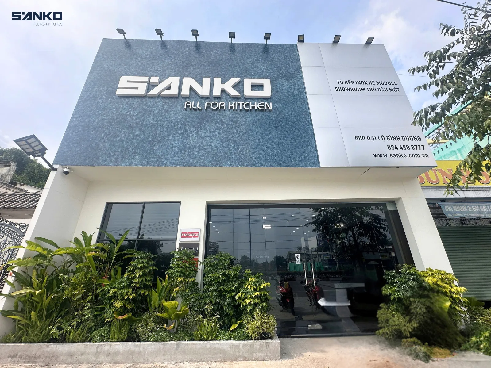 Showroom tủ bếp inox Bình Dương