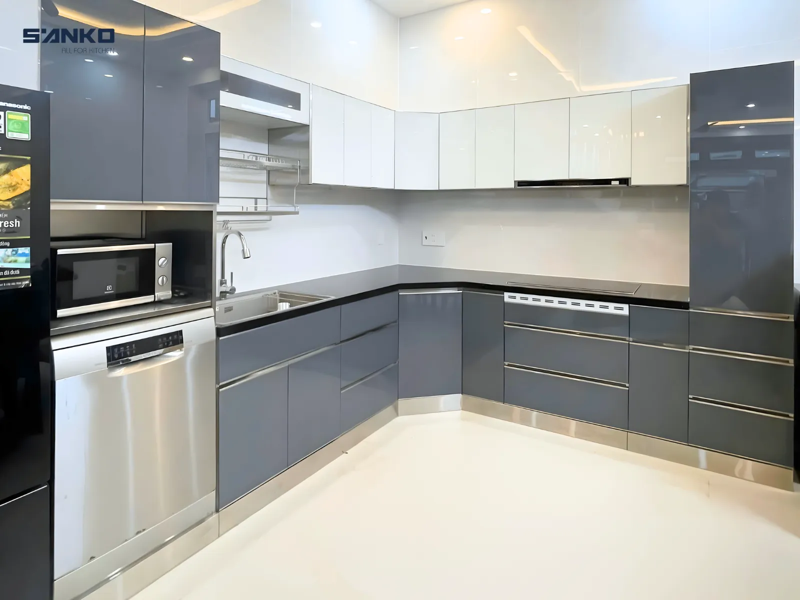 Tủ bếp inox cánh kính có tốt không
