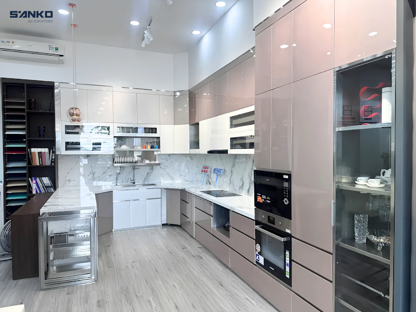 tủ bếp inox cánh kính tại Bình Dương