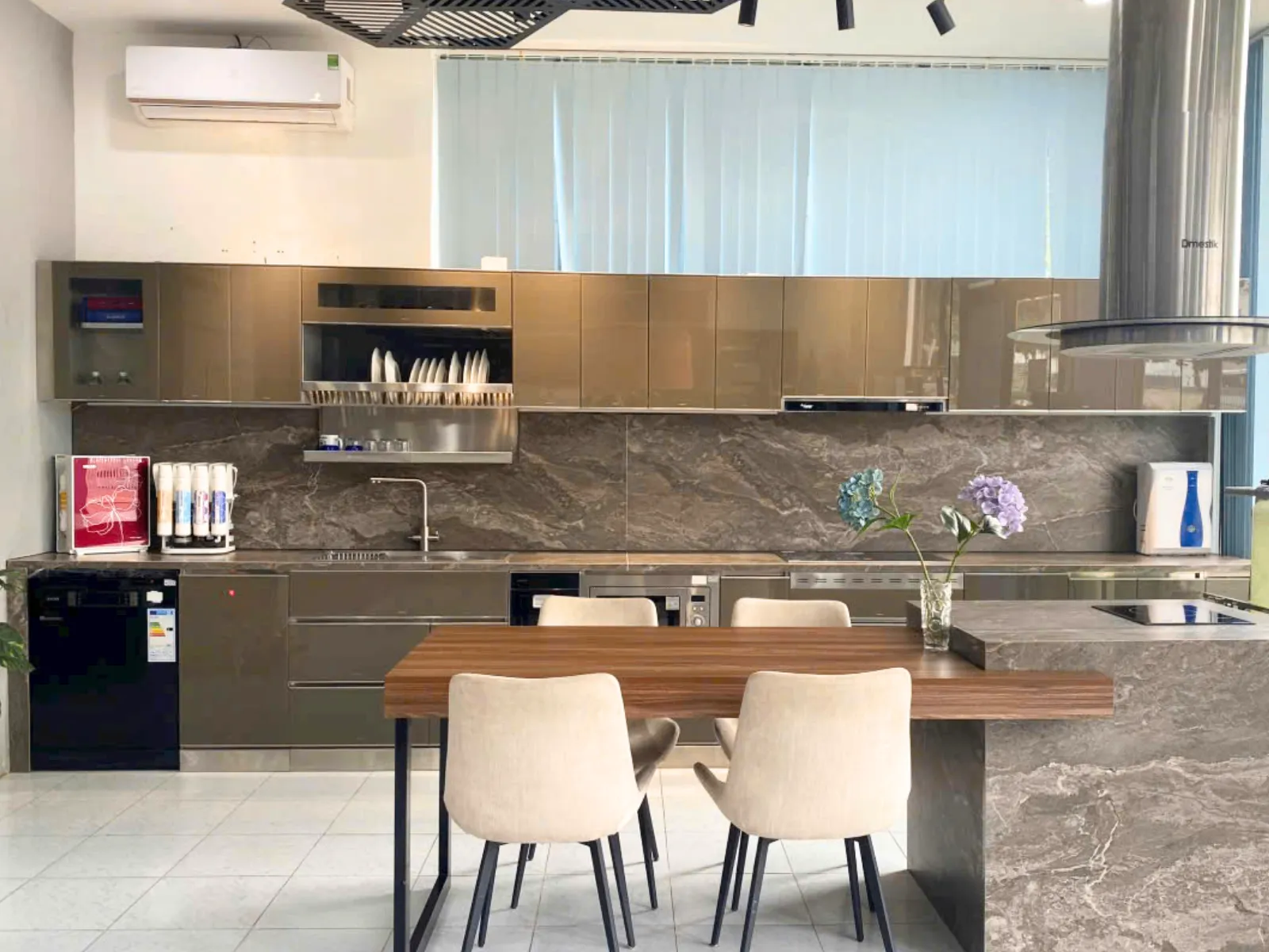 tủ bếp inox nên làm cánh gì